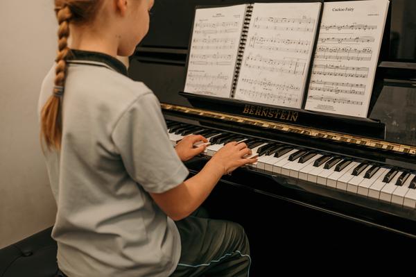 Performing Arts News Banner Photo