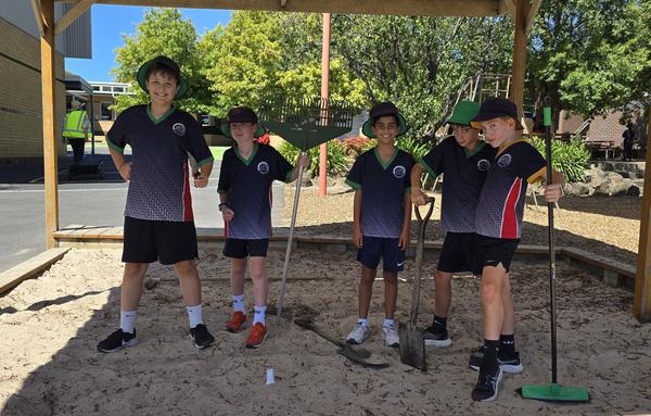 Outdoor Learning - Keen Green Team and the Grade 6 Environment Pillar  Banner Photo